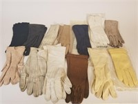 13 pair of short gloves