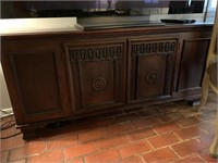 Wooden Nicely Carved TV Console and Cabinet