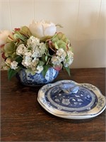 Blue and White Flower Handled Lidded Dish