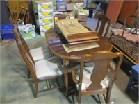 Q ANNE TABLE W/2 LEAVES & 5 CHAIRS