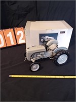 SPECCAST 1:10 SCALE FORD 9N TRACTOR