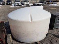 550 GALLON PLASTIC PORTABLE WATER STORAGE TANK