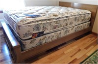 Kent-Coffey The Challenger Mahogany Bed