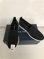 COLE HAAN SLIP ON SIZE 6.5 WOMENS