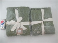 2 couvertures en tricot vert neuf