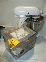 KITCHEN AID CLASSIC STAND MIXER WITH 2 BOWLS,