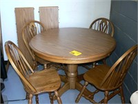 42" ROUND OAK TABLE, 4 CHAIRS, 2 LEAVES