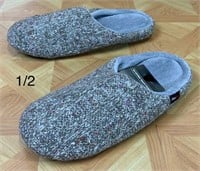 Mens Slippers (size 9-10)