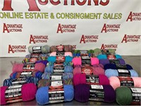Miscellaneous lot of skeins of yarn