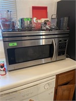 PROFESSIONAL ELECTROLUX  MICROWAVE NEEDS CLEANING