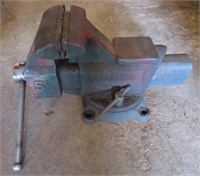 Craftsman 5 1/2" bench vise. Note: jaws need