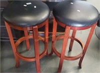 2 bar stools,