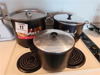 Large kettles (3) w/ lids