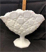 Westmoreland Old Quilt pattern fan vase milk glass
