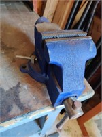 Bench vise.