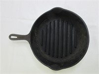 Vintage 9" Cast Iron Double Spout Grilling/Fry Pan