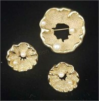 Signed Crown Trifari Brooch Pin And Matching Clip
