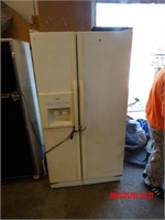 WHIRLPOOL DOUBLE DOOR REFRIGERATOR