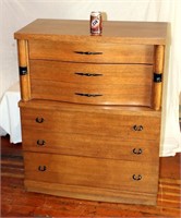 Very Nice Oak Wood Chest of Drawers