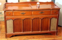 Magnavox Micromatic Turntable Stereo Console