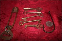 Lot of antique keys and more