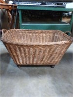Basket LG on Wheels
