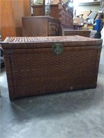 Wicker chest