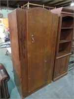 ANTIQUE ONE DOOR WARDROBE