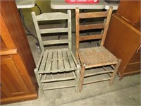(2X) COUNTRY LADDER BACK CHAIRS