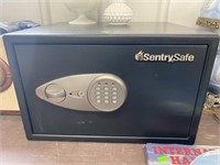 Sentry Safe Has Key 14x17x11