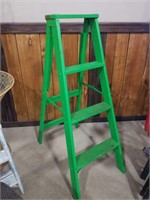 Green 4' ladder