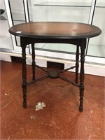 Vintage Oval Table 24 x 16 x 24h