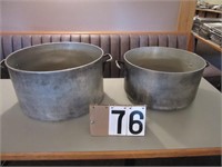 2 large aluminum pots