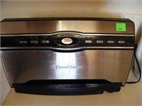 FOOD SAVER VACUUM MACHINE (WORKS)