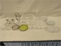 COLLECTIBLE GLASSWARE LOT: