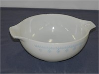 Pyrex - 2 1/2  qt. bowl