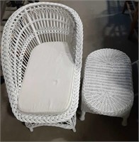 White wicker lounger an side table child size