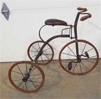 Neat tricycle