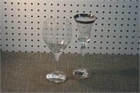 2 wine glasses 9"