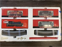 HO Scale Train Set w/ Engine & Tracks