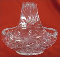 DECORATIVE LEAD CRYSTAL BOWL W/HANDLE