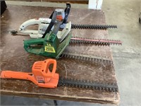4 hedge trimmers (unsure if works)
