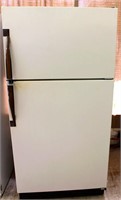 MONTGOMERY WARD 18.6 C.F. REFRIGERATOR M#HMG19454