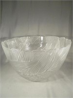 Glass Bowl Depicting a Leaf