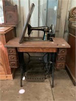 SINGER SEWING MACHINE IN 6 DRW CABINET
