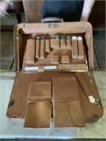 VINTAGE LEATHER MENS TRAVELLING SUITCASE