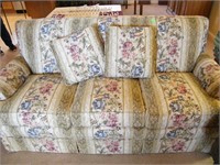 TEMPLE 3 CUSHION SOFA W/2 PILLOWS