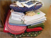 LOT OF NICE ASSORTED LINENS W/1 HIDE-AWAY PILLOW