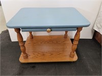 Vintage two tier end table w/ pull out platform