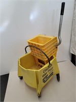 6 Gallon Commercial Rubbermaid Mop Bucket